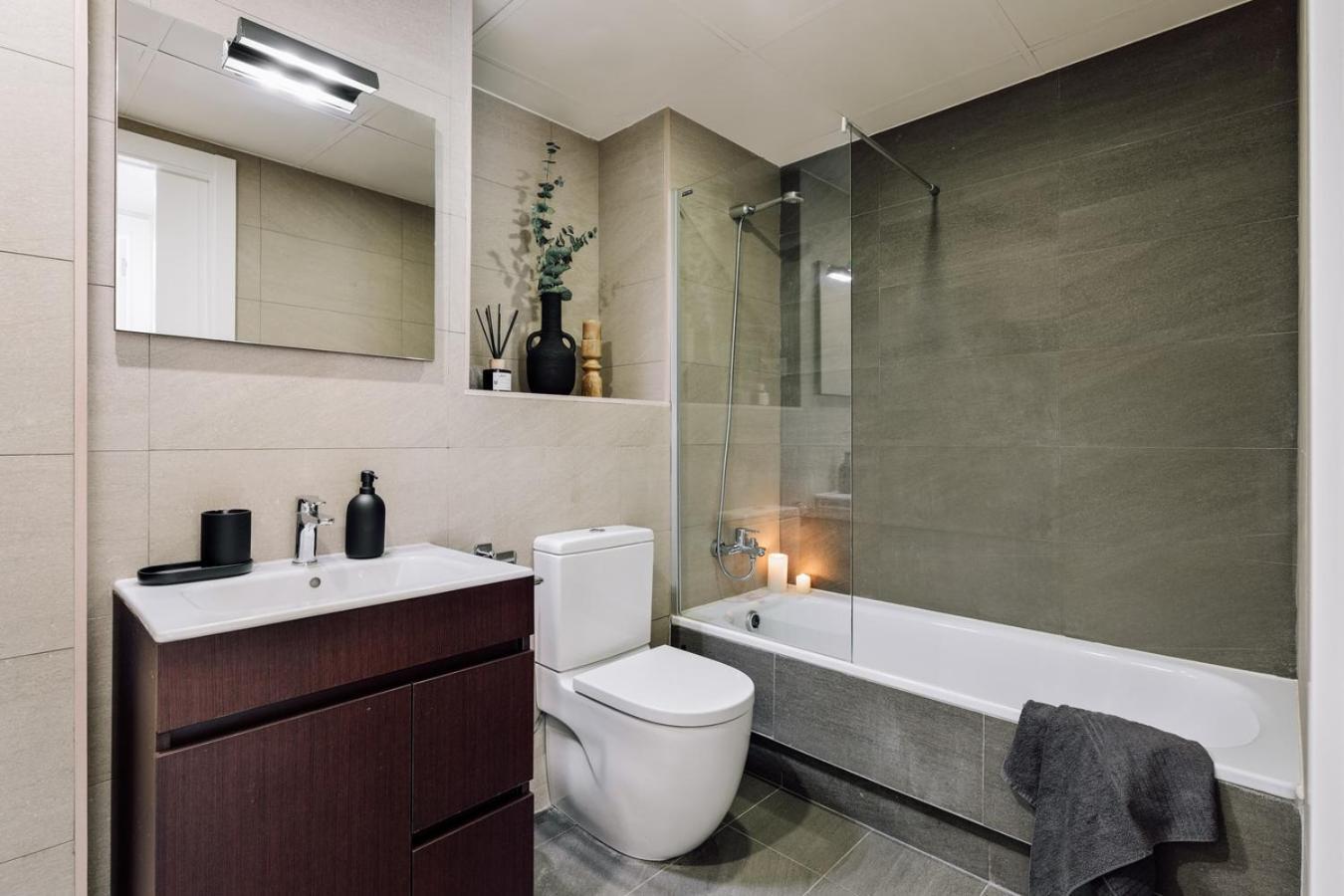Oreneta - 1 Bedroom And Pool In Les Corts *